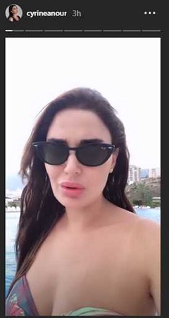 سيرين عبد النور تُودِّع الصيف من حمام السباحة بملابس البحر