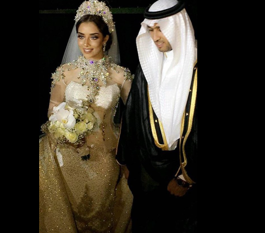 بلقيس فتحي تعلن بيع فستان زفافها في مزاد علني... ما السبب؟