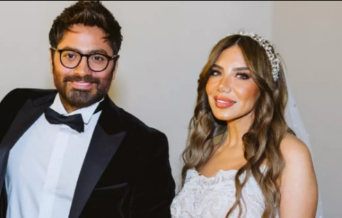بعد هجوم بسمة بوسيل... تامر حسني يدافع عن هالة عمر ويكشف الحقيقة