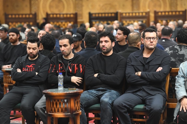 صور... الحزن يسيطر على النجوم في مراسم عزاء سليمان عيد