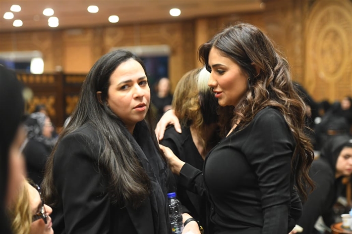صور... الحزن يسيطر على النجوم في مراسم عزاء سليمان عيد