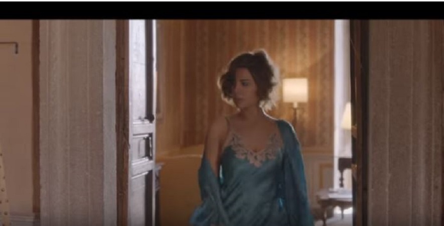 «شمس» بملابس النوم في كليب 