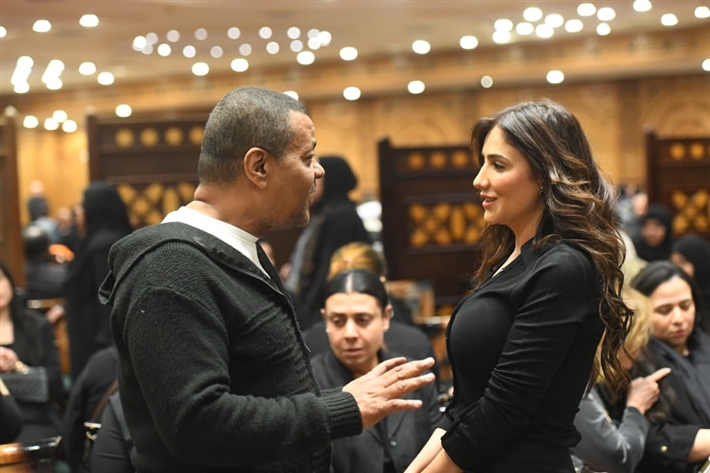 صور... الحزن يسيطر على النجوم في مراسم عزاء سليمان عيد