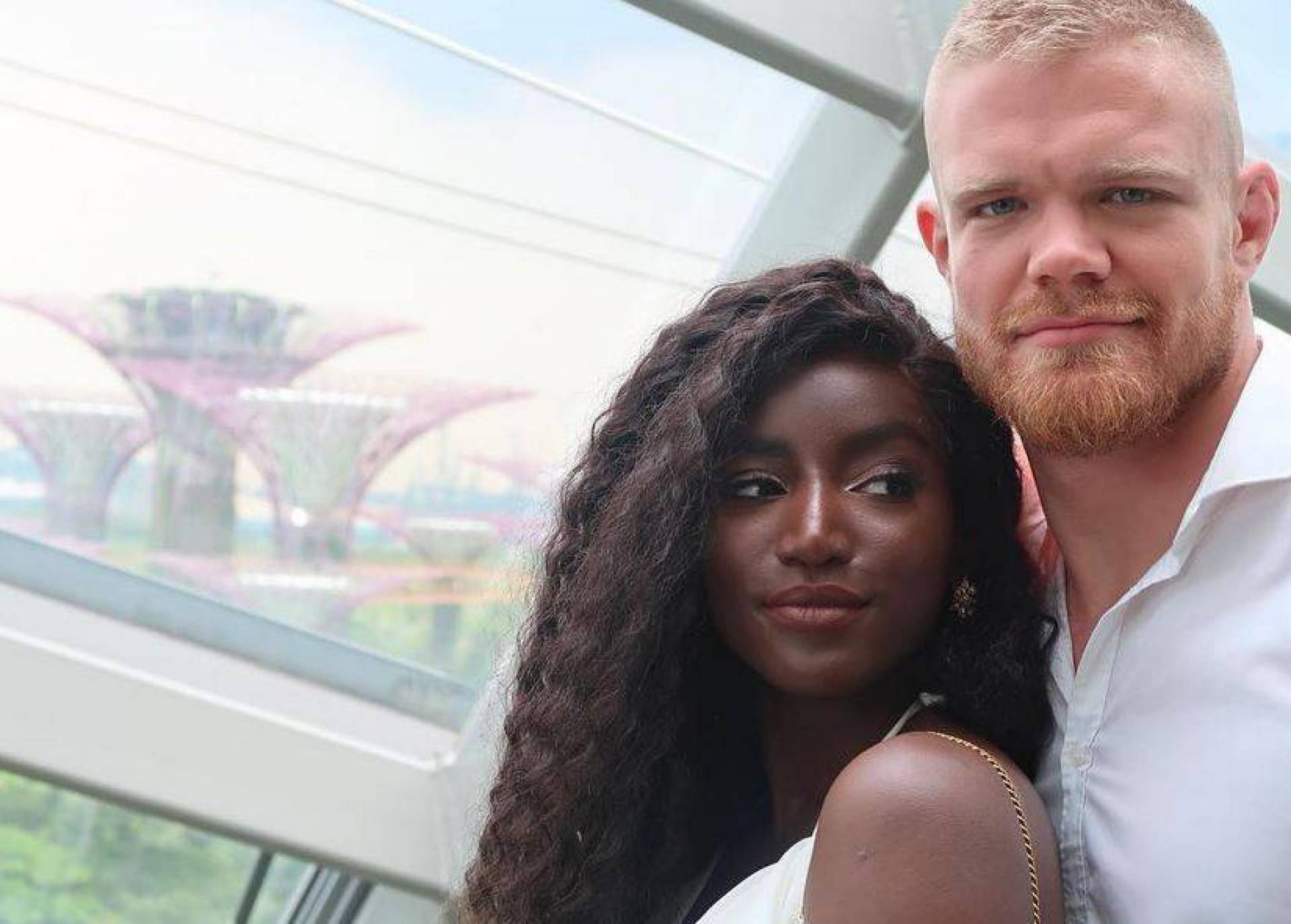 عبير سندر تُعلن حملها وتبكي فرحاً