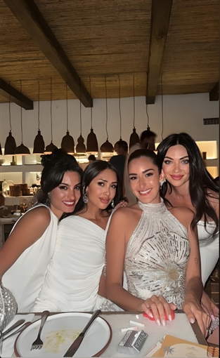 أمينة خليل ترقص مع والدها على أغنية 