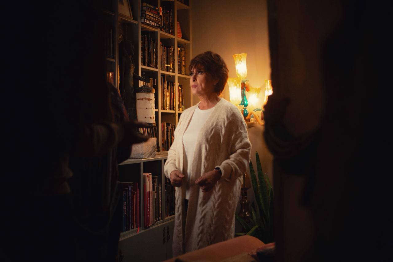 صور جديدة من كواليس مسلسل «توابع» للنجمة ريهام حجاج