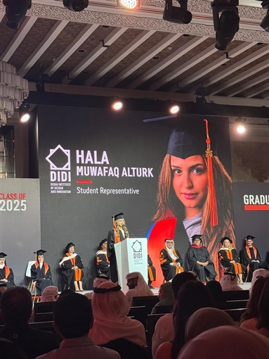 حلا الترك تحتفل بـ تخرجها بحضور والدها محمد الترك