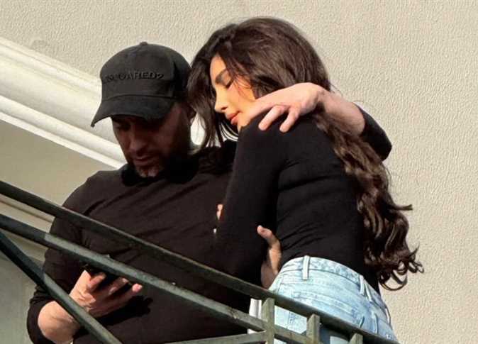 صورة تجمع بين حسام حبيب وشيراز والفنان يوضح علاقتهما