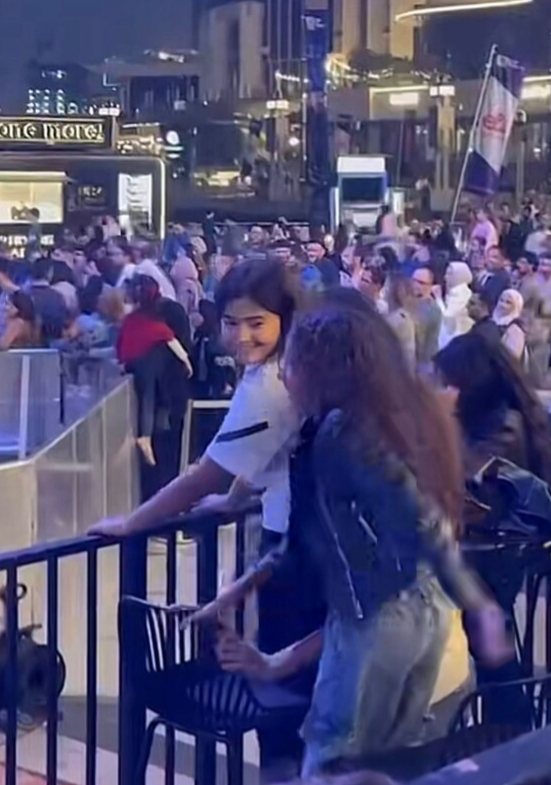 ظهور نادر لـ طيبة ابنة روبي في حفلها الأخير