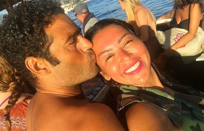 محمد عبد المنصف يتحدث لأول مرة عن الأخيرة مع زوجته لقاء الخميسي