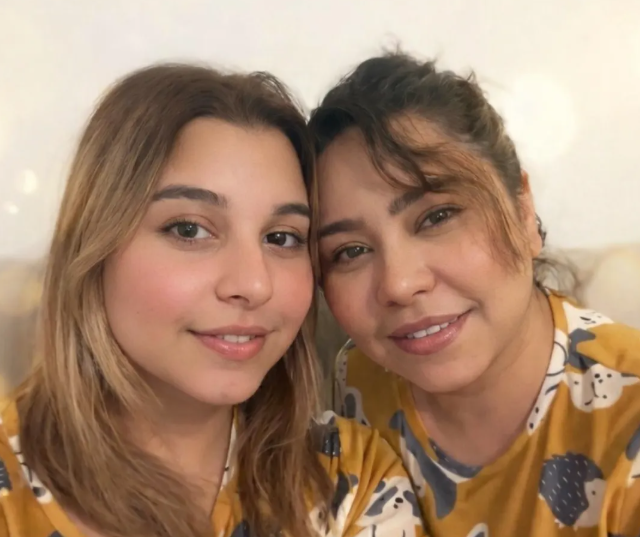 هل احتفلت شيرين عبد الوهاب بعيد الأم مع ابنتيها؟