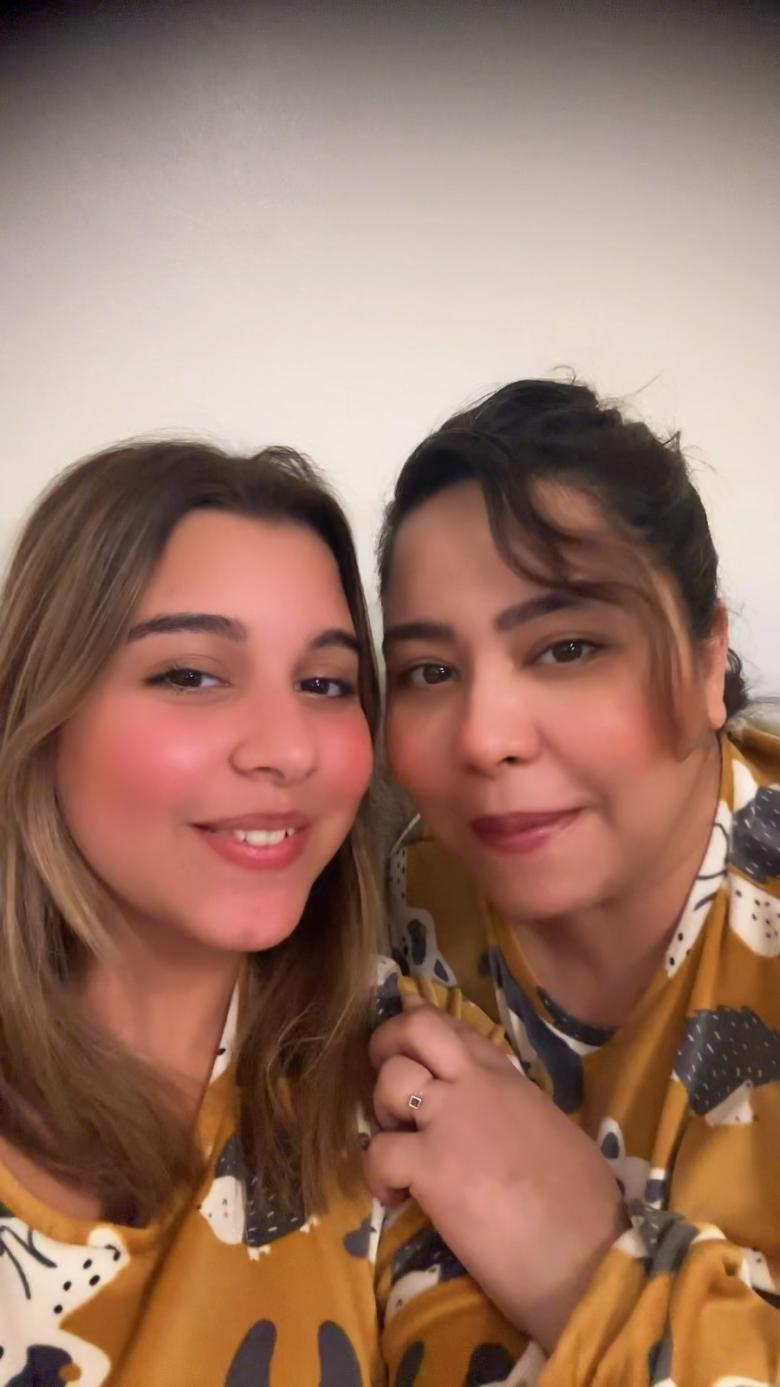 هل احتفلت شيرين عبد الوهاب بعيد الأم مع ابنتيها؟