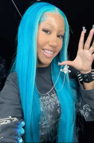 ابنة كيم كاردشيان تفاجىء المتابعين بثقوب في يدها!