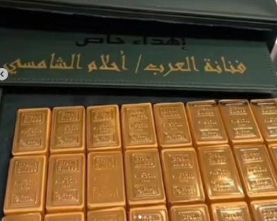 أحلام تعلق على هدية 
