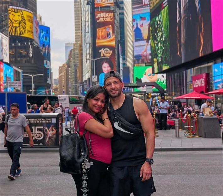 أسماء أبو اليزيد تعلن حملها بجلسة تصوير مع زوجها