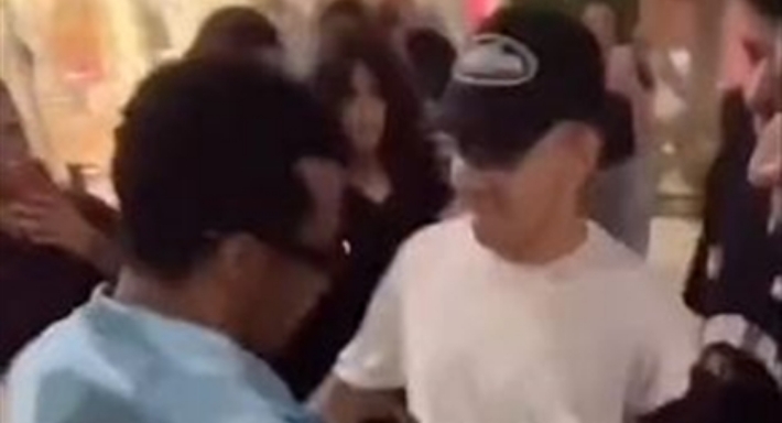 محمد رمضان يعتذر عن صفع 