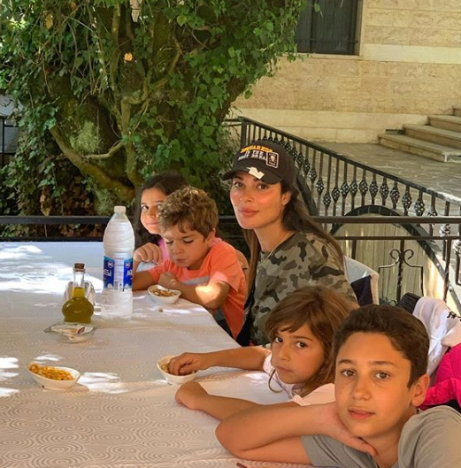 نادين نجيم بصورة صادمة من المستشفى بعد انفجار بيروت