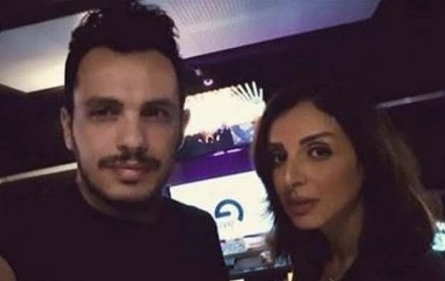 زوج أنغام منفعلاً: 