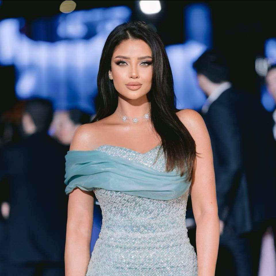 رضوى الشربيني تنبهر بشبيهتها: 