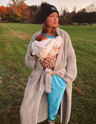 جيجي حديد تنشر صورة ابنتها بالخطأ ثم تحذفها