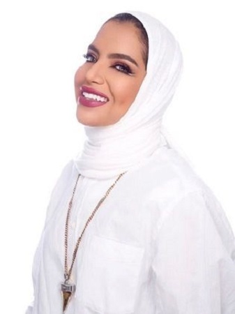 آلاء الهندي تصدم جمهورها باحتراق وجهها وهي تزيل الشارب