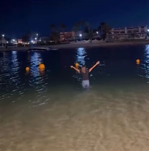 بسمة وهبة تثير الجدل بفيديو غريب أثناء خسوف القمر ثم تحذفه