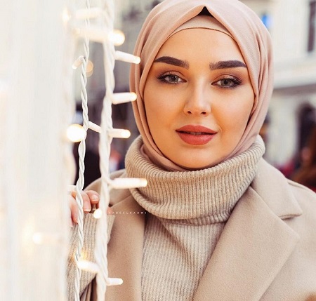 شبيهة سيرين عبد النور المُحجّبة تُبهر متابعي «السوشيال ميديا»