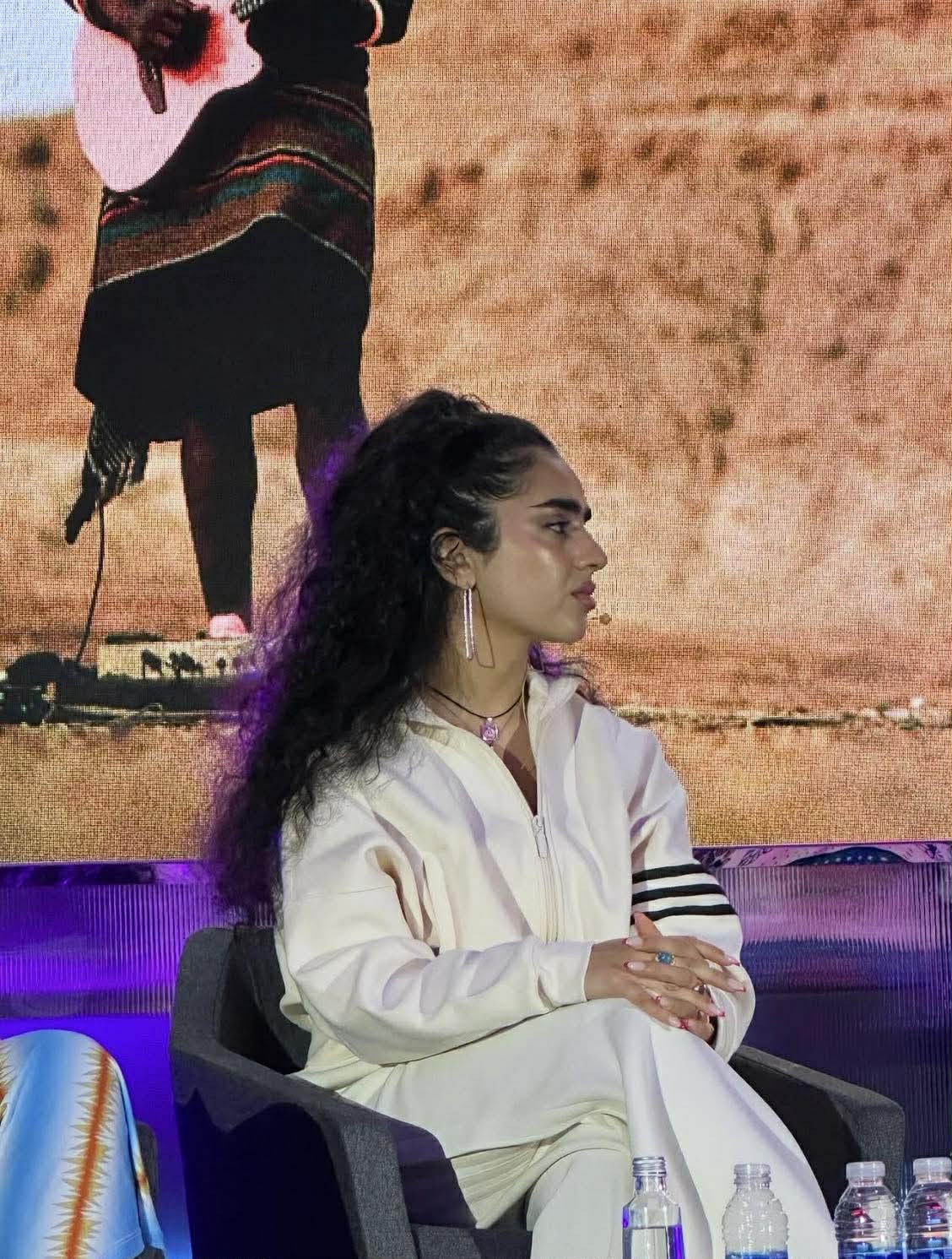 ويجز يفاجىء الجمهور بإعلان زواجه وننشر صورة العروس