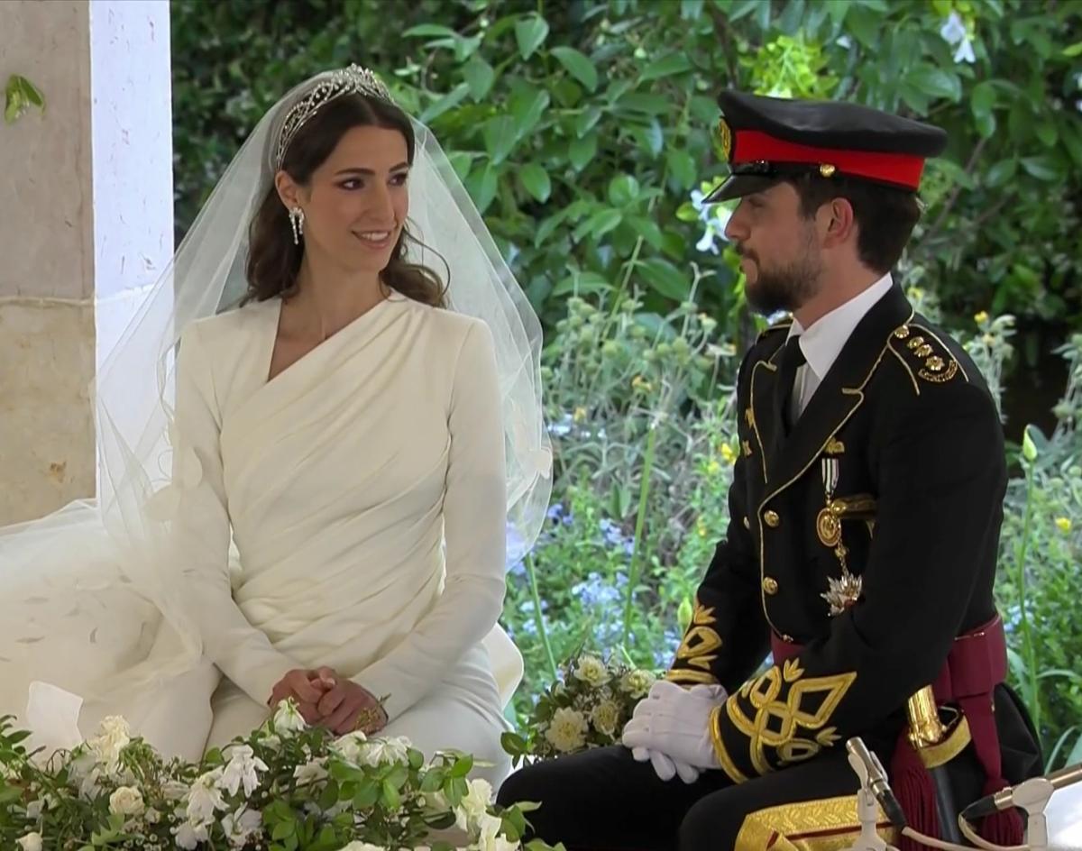 فيديو والدة الملك عبدالله الثاني خطفت الأنظار في حفل زفاف ولي العهد