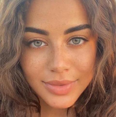 من هي يارا السكري وعلاقتها بأزمة بسمة بوسيل وهالة عمر وتامر حسني؟
