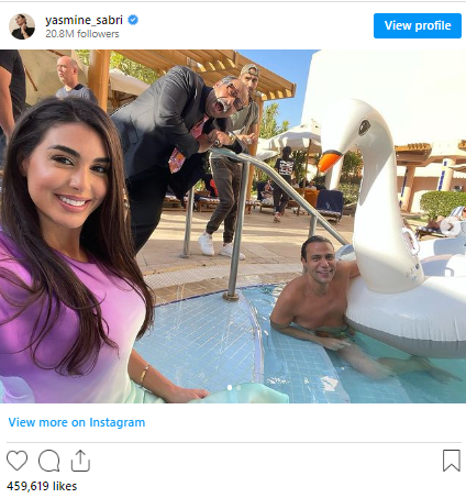 داخل حمام السباحة... أحدث صورة لياسمين صبري ومحمد إمام