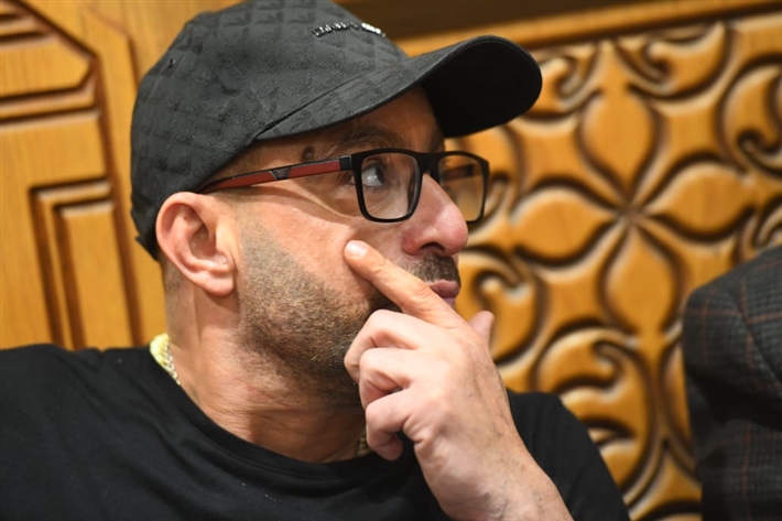 صور... الحزن يسيطر على النجوم في مراسم عزاء سليمان عيد