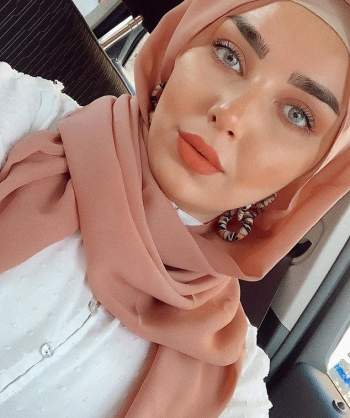 شبيهة سيرين عبد النور المُحجّبة تُبهر متابعي «السوشيال ميديا»