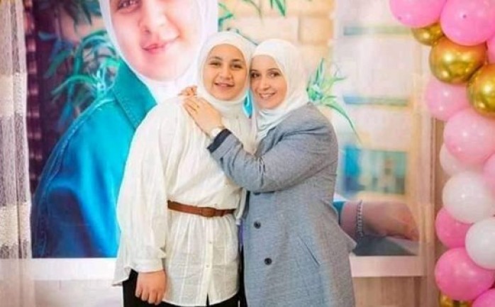 جنى مقداد نجمة طيور الجنة ترتدي الحجاب وتهدي ثوب صلاة لفتيات الأردن
