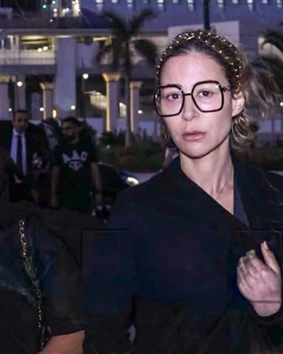 أبرز لقطات عزاء والد منة شلبي بحضور نجوم الفن