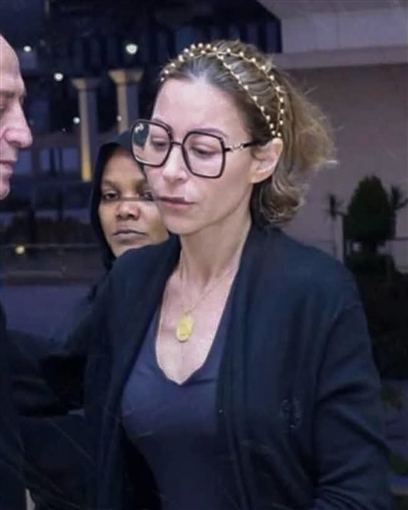 أبرز لقطات عزاء والد منة شلبي بحضور نجوم الفن