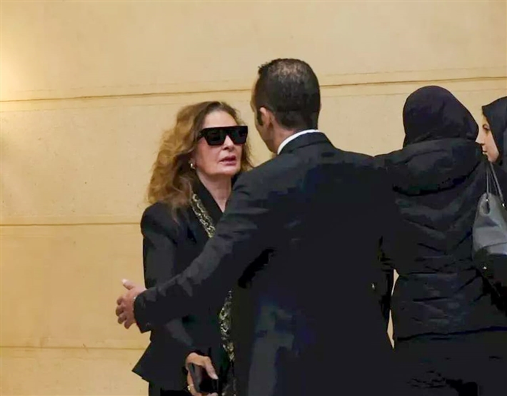 أبرز لقطات عزاء والد منة شلبي بحضور نجوم الفن