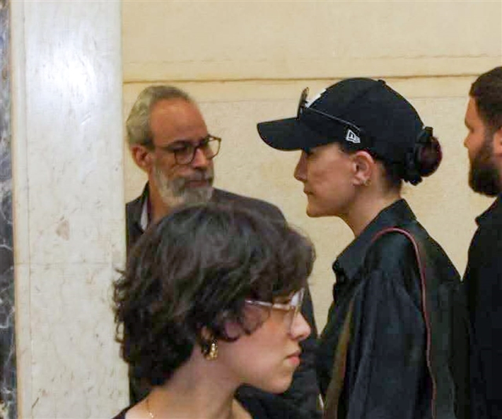 أبرز لقطات عزاء والد منة شلبي بحضور نجوم الفن