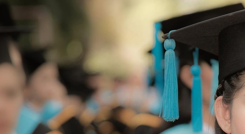 تهنئة بالتخرج من الجامعة نواعم